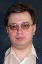 Особенности электронных и спиновых возбуждений в пниктидах и халькогенидах железа