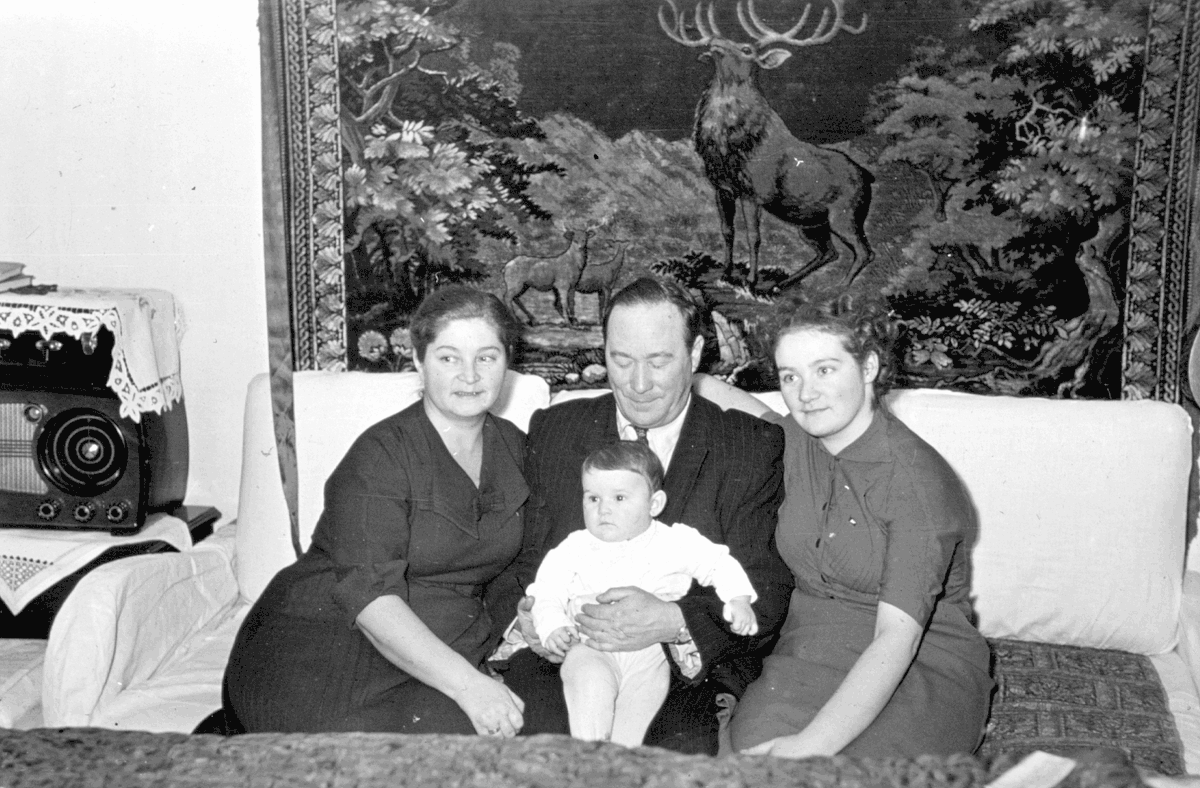 family2_b.gif