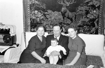 family2_b.gif