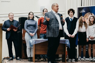  Линейка посвящения школьников восьмых классов  в молодые ученые