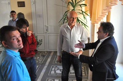 В перерыве заседания Учёного совета ИФ СО РАН